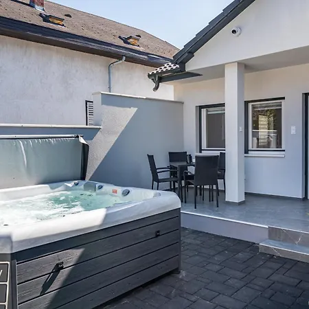 Appartement Balatonic Moon Apartman
