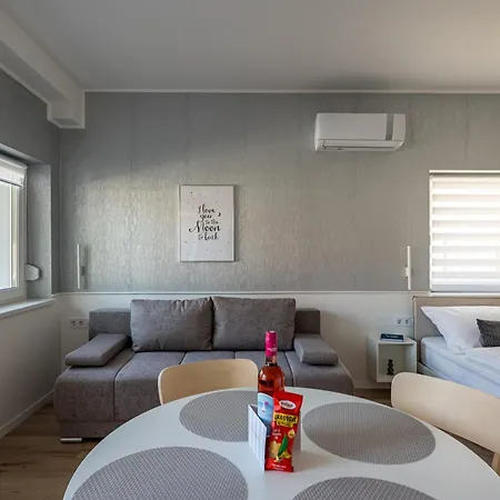 Lägenhet Balatonic Moon Apartman